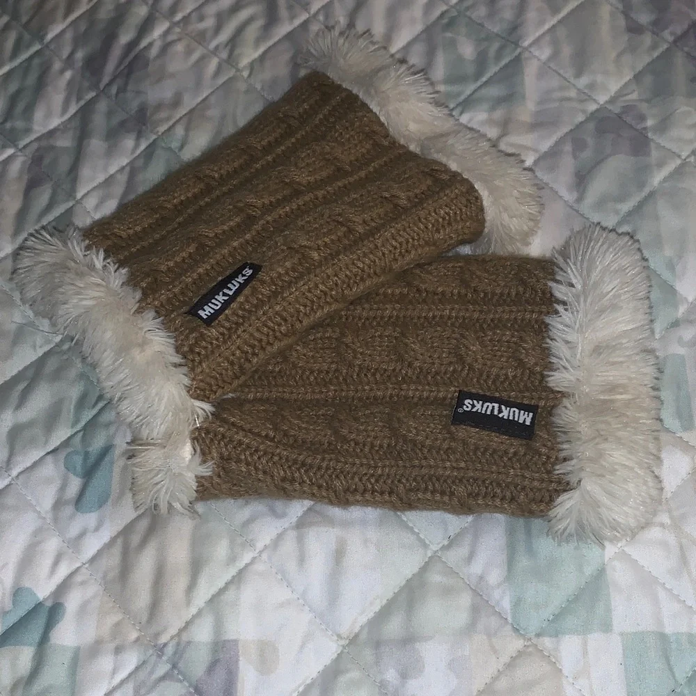 Muk Luks Tan Knit Hand Warmers with Cream Faux Fur